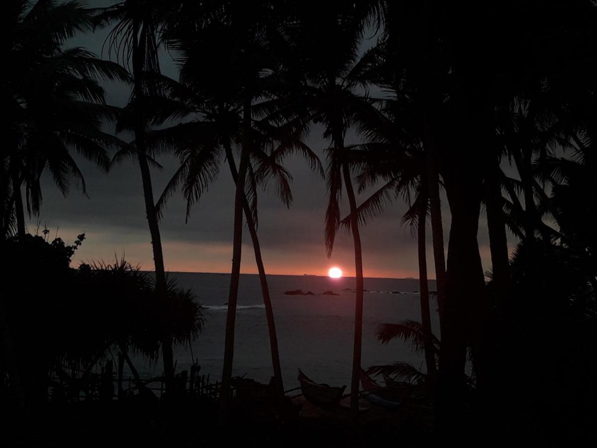 Sunray Rest - Beach View Homestay Mirissa Eksteriør bilde